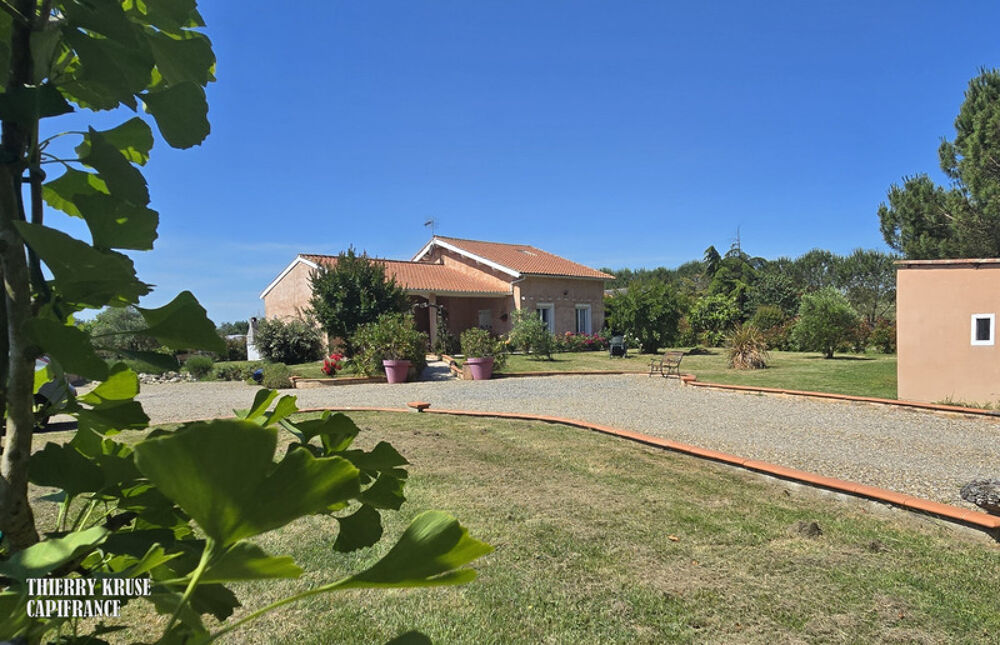 Maison familiale 136 m², quatre chambres, avec piscine sur plus de 2500 m² de terrain arboré et clôturé