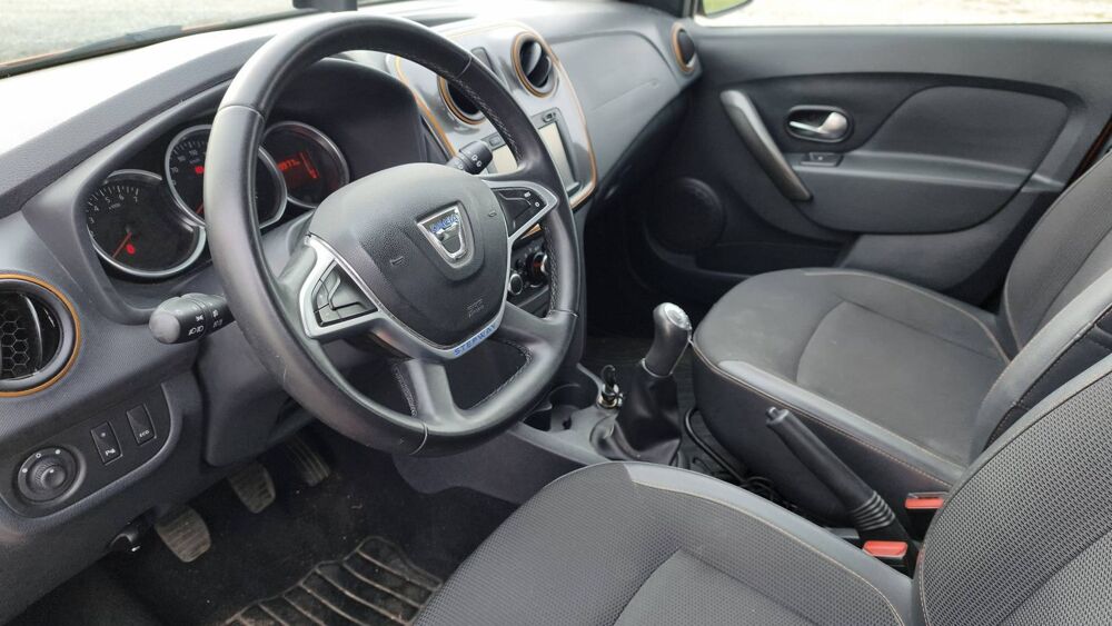 Sandero 0.9 TCe 90 Stepway Explorer - Entretien constructeur 2017 occasion 86100 Chatellerault