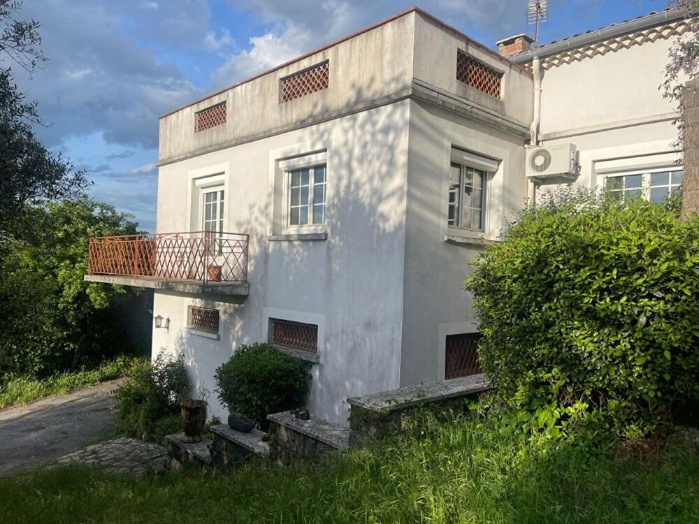 Au début du quartier du Bas Brésis, grande maison d'architecte disposant de 2 logements , terrain constructible quart