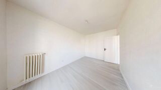  Appartement à louer 3 pièces 77 m²