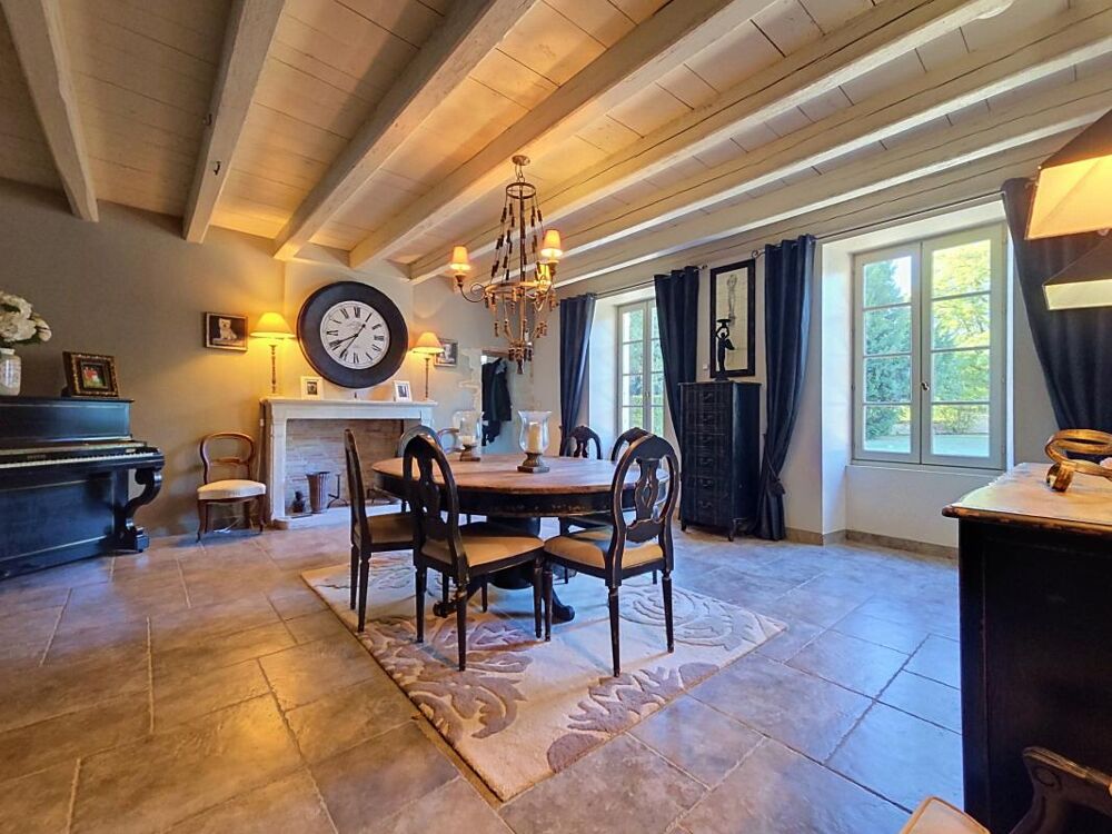 à vendre  Propriété/château Bernay-Saint-Martin (17330)