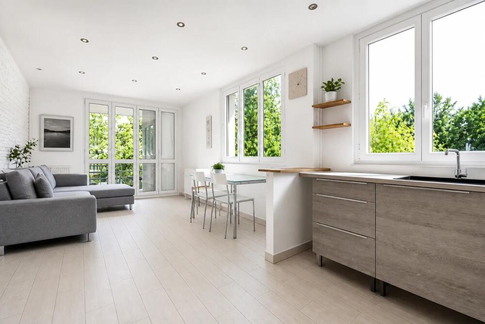 Appartement de trois pièces ! Copropriété familiale avec ravalem