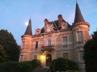  Propri�t�/ch�teau � vendre 15 + pi�ces 1050 m�
