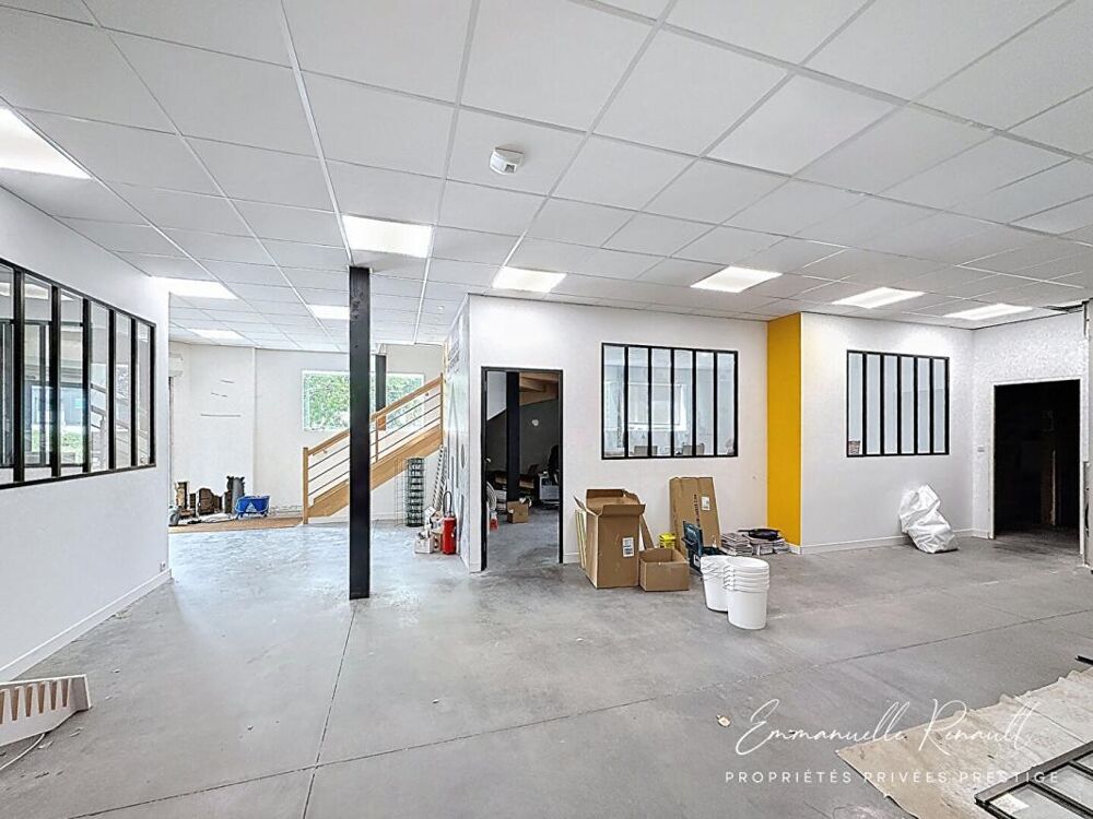 Vente Immeuble Local d'activité de 700 m² aux portes de Vannes · Fort potentiel Vannes