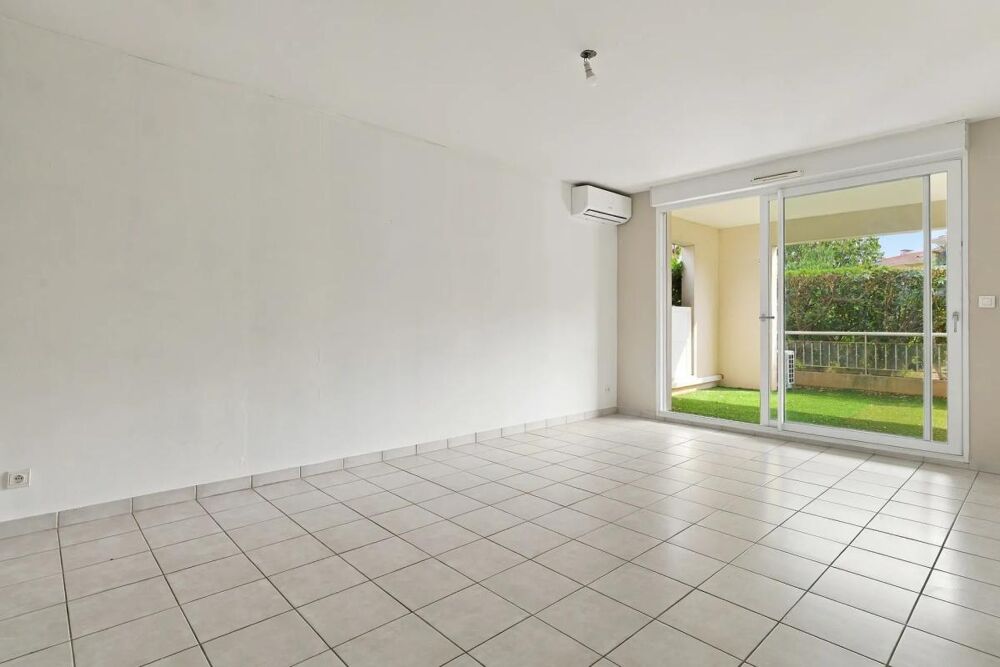 Vente Appartement Appartement T3 de 63 m² en rez de jardin de 21 m2 avec garage double à Hyères Hyeres