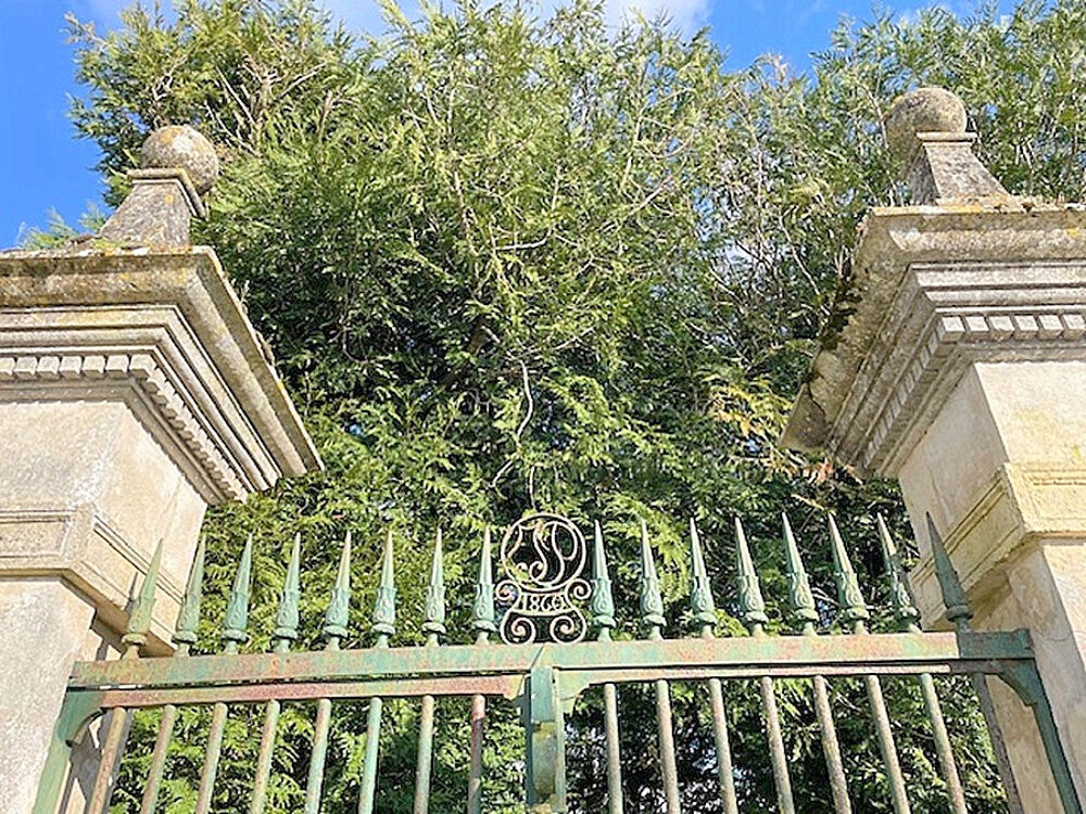 Maison de Maître 1860 - 371 m² - 6 chambres - Domaine avec dépendances - Proche Surgères & Aigrefeuille