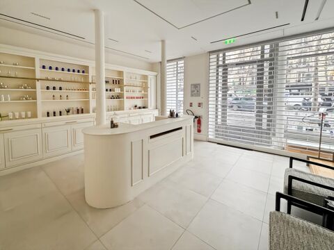 Bureaux livr&eacute;s r&eacute;nov&eacute;s climatis&eacute;s, avec parquet et moulures 16000 75008 Paris