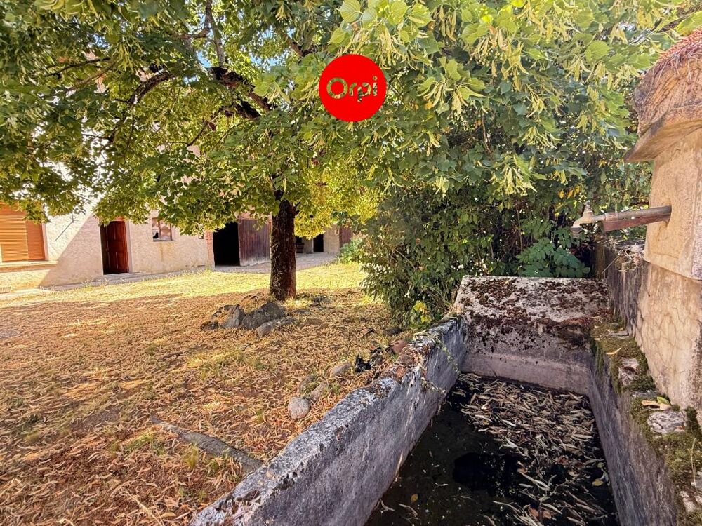 Ancienne ferme dauphinoise avec dépendances et terrain constructible