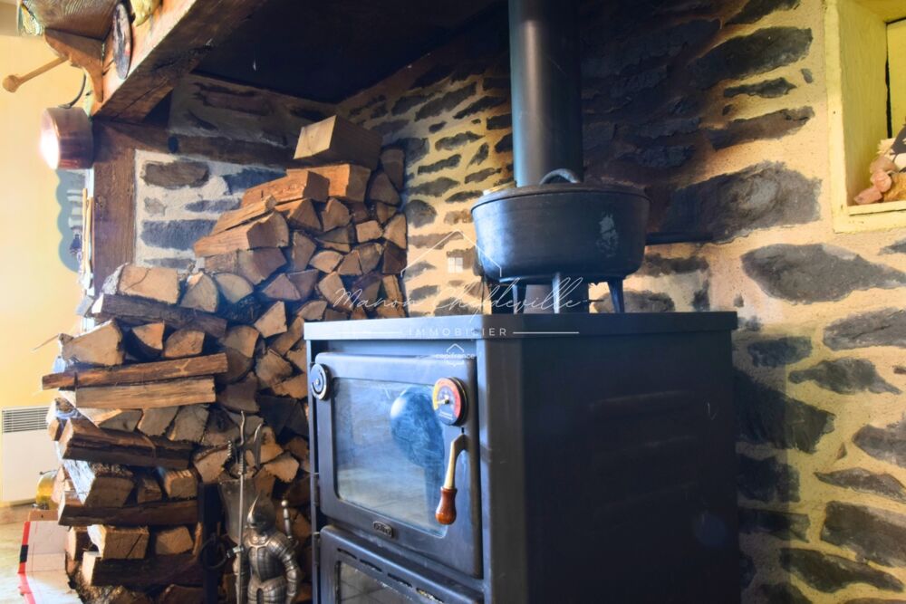 Maison de 200m²  7 pièces - CHALVIGNAC (15)
