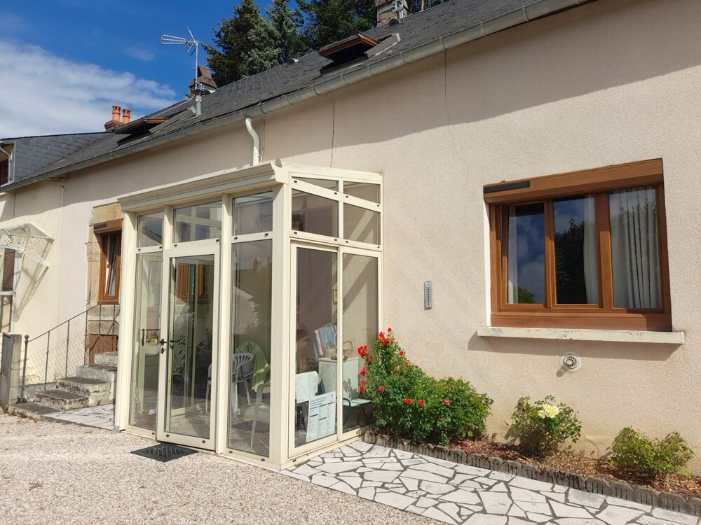 Maison à Cussy en Morvan de 136 m2 - 8 pièces - diverses dépendances - terrain 1182 m2