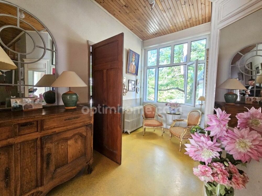 Coup de coeur à Nersac  Demeure de charme de 244 m² et 5 chambres, aux prestations haut de gamme. 10 pièces NERSAC (16)