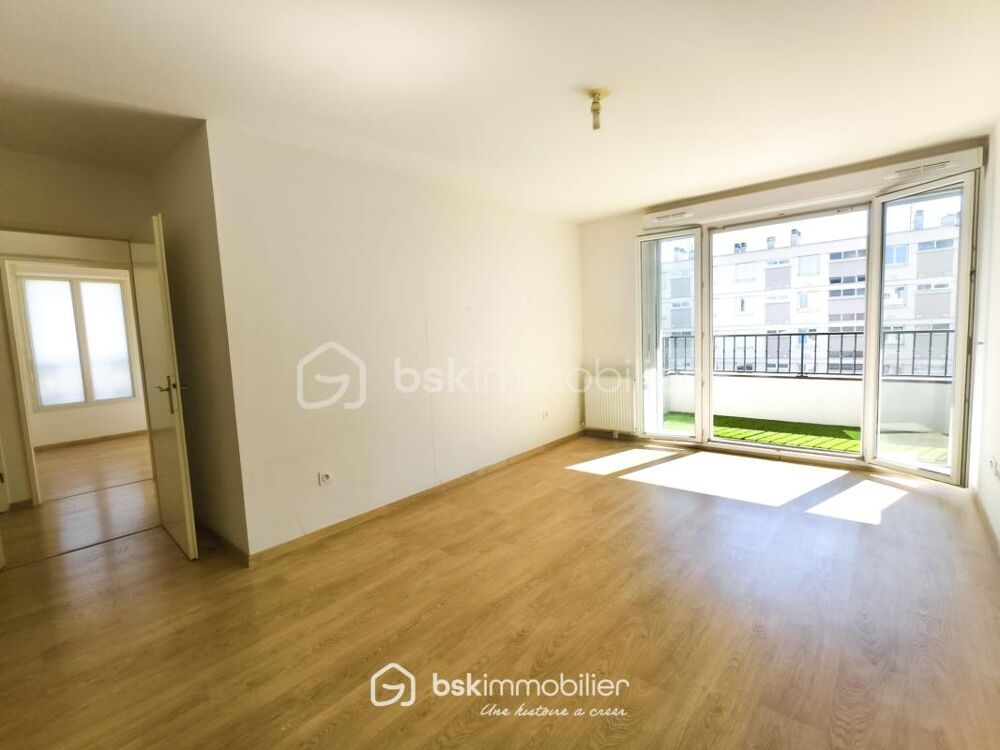 Vente Appartement Coup de cœur assuré pour ce F3 lumineux avec grand balcon et double parkings au Plessis-Trévise ! Le plessis trevise
