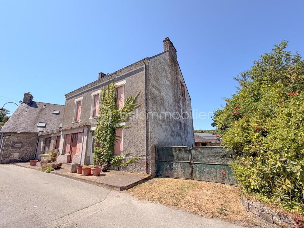 SAINT-NOLFF - Proprieté sur une parcelle d'environ 1000 m2 comprenant une maison d'environ 150 m2, des dependances en pierres, t