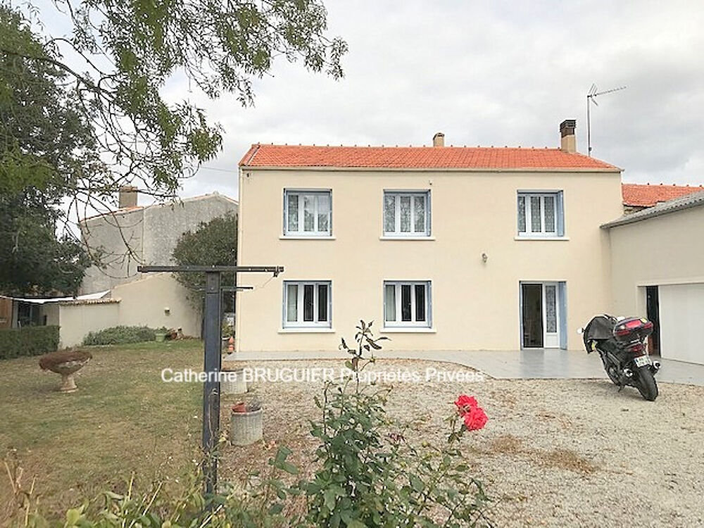 Maison de village 114 m2 4 chambres garage, dépendances et jardin