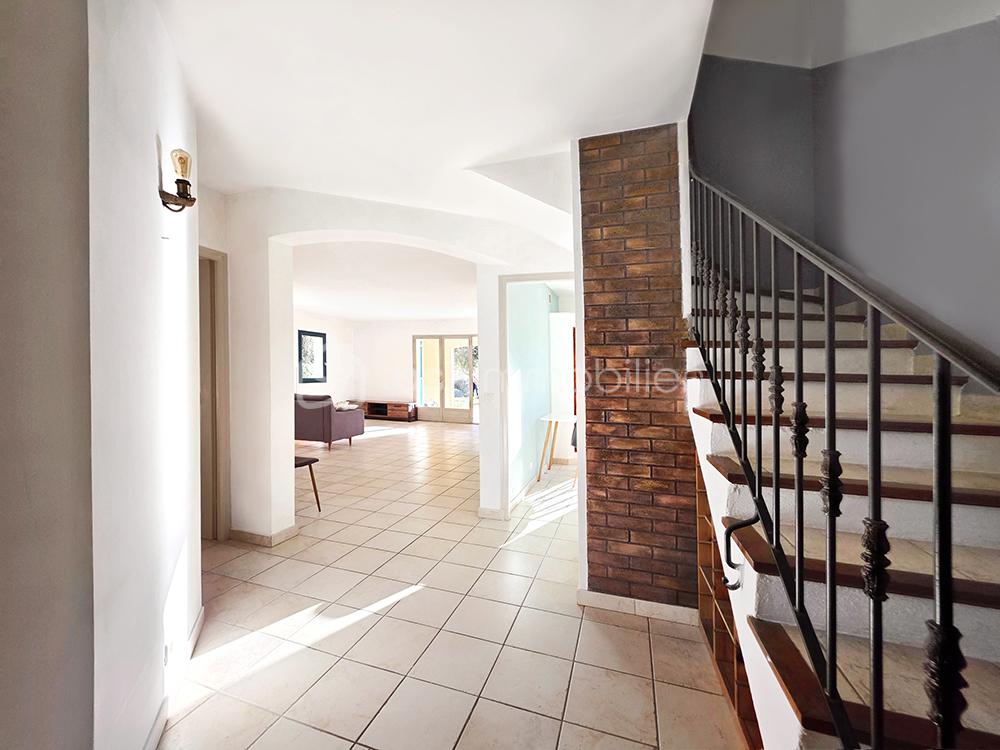 Maison individuelle 157 m2 avec piscine, grand terrain et annexes sur les hauteurs des gorges d'Ollioules