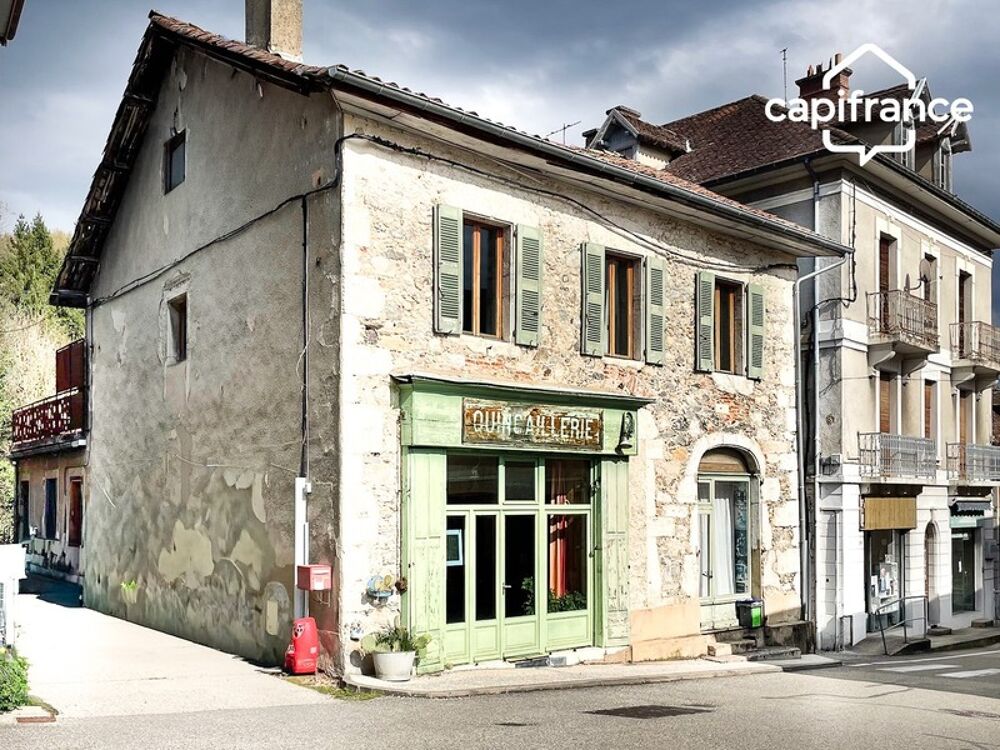 A VENDRE SAINT GEOIRE EN VALDAINE (38) Maison de village , 8 pièces , 4 ch,dépendances, terrain , rénovée