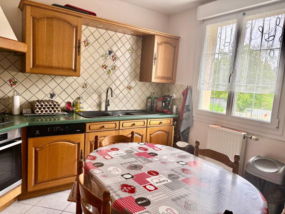 Exclusivité  Maison familiale 4 chambres au calme avec beau terrain et potentiel dévolution - Bains sur Oust