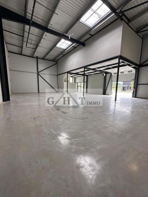   A LOUER LOCAUX D'ACTIVITES NEUF DE 450 à 1 900 m² 