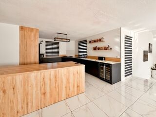  Villa  vendre 7 pices 244 m