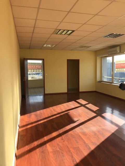   Dpt Dordogne (24), à louer PÉRIGUEUX Quartier des affaires 190 m² Bureaux, salle de réunion, parking 