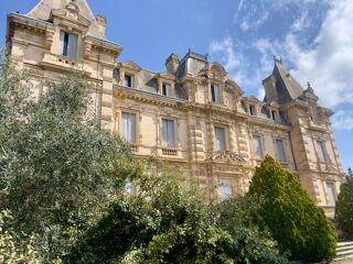  Propri�t�/ch�teau � vendre 15 + pi�ces 5000 m�