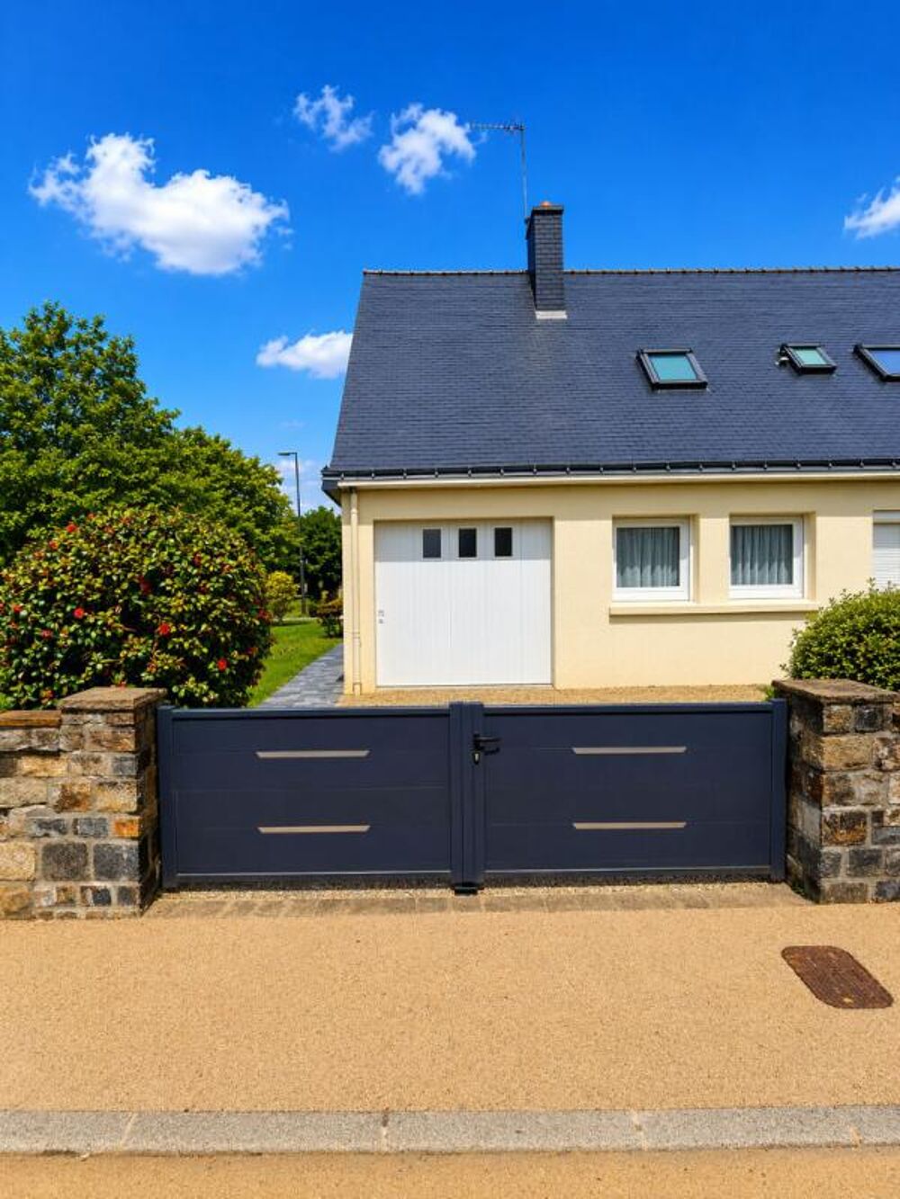 Maison de 105 m² - 5 pièces - terrain 495 m² - au calme en impasse - 2 garages - proximité du centre-ville (350 m)