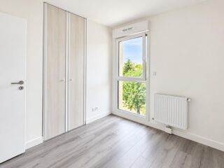  Appartement à louer 4 pièces 80 m²