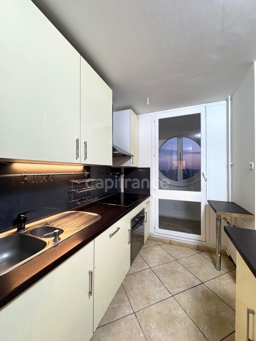 Appartement à vendre, 3 pièces rénovées avec deux Loggias, idéal pour une famille qui aime l'espace ou pour un bel investissemen