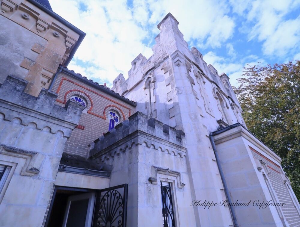 Vente Propriété/Château Maison de caractère à vendre à Fontenay-le-Comte (85) – 186 m², jardin, garage 4 voitures Fontenay le comte