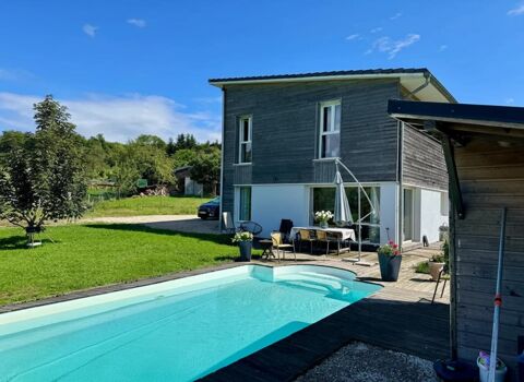   Maison de 8 pi�ces de 200 m� situ�e � Ch�teney Maison - 8 pi�ce(s) - 200 m�