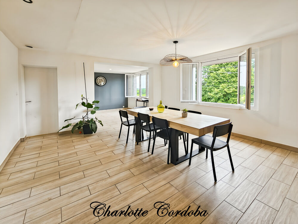 ? Maison entièrement rénovée  2 chambres, possibilité 3  Double garage à Xaintrailles