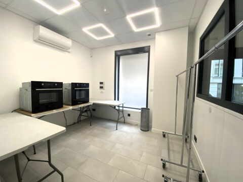   Local climatis entirement rnov en accs direct sur rue 