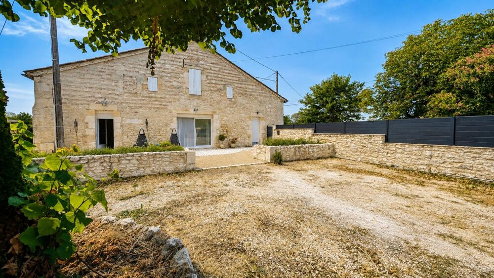 Maison en pierre de 165 m2 de plain pied rénovée