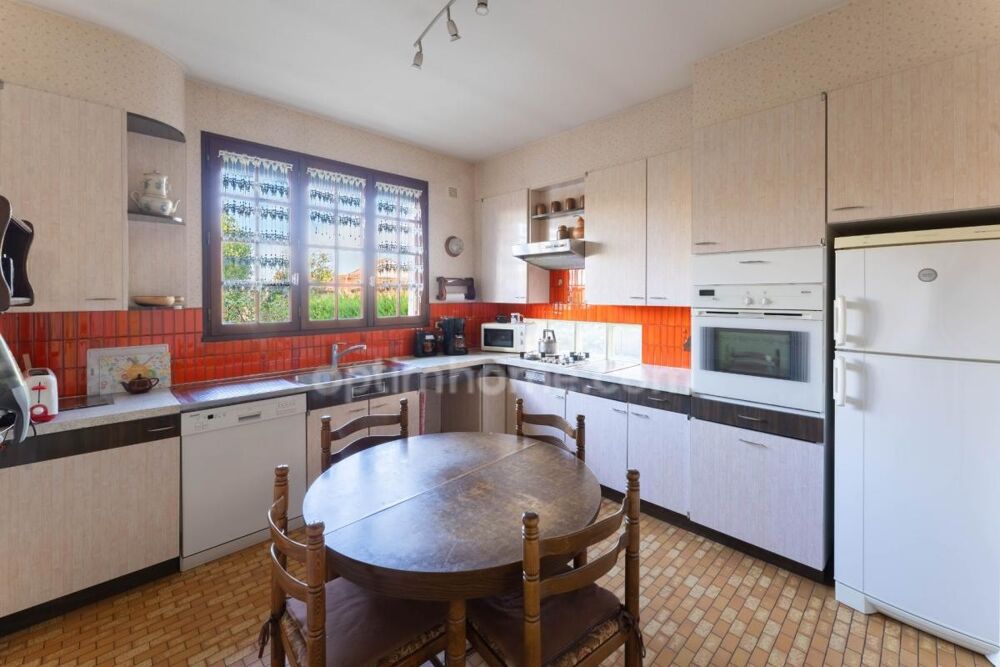 Vente Maison HOUILLES, YVELINES (78) - Maison individuelle 172 m² habitables - 8 pièces - 5 chambres - sous-sol total de 106 m² Houilles