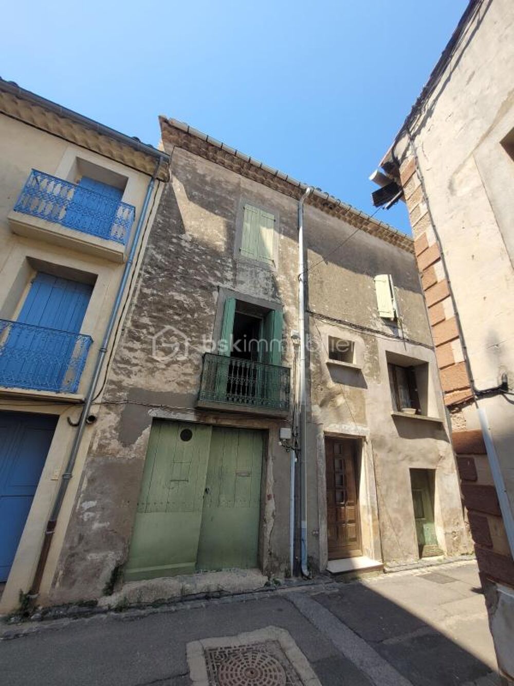EXCLUSIVITÉ  Le charme de l'ancien à révéler ! Maison de village avec garage, écurie, combles et terrasse  Nizas (34320)