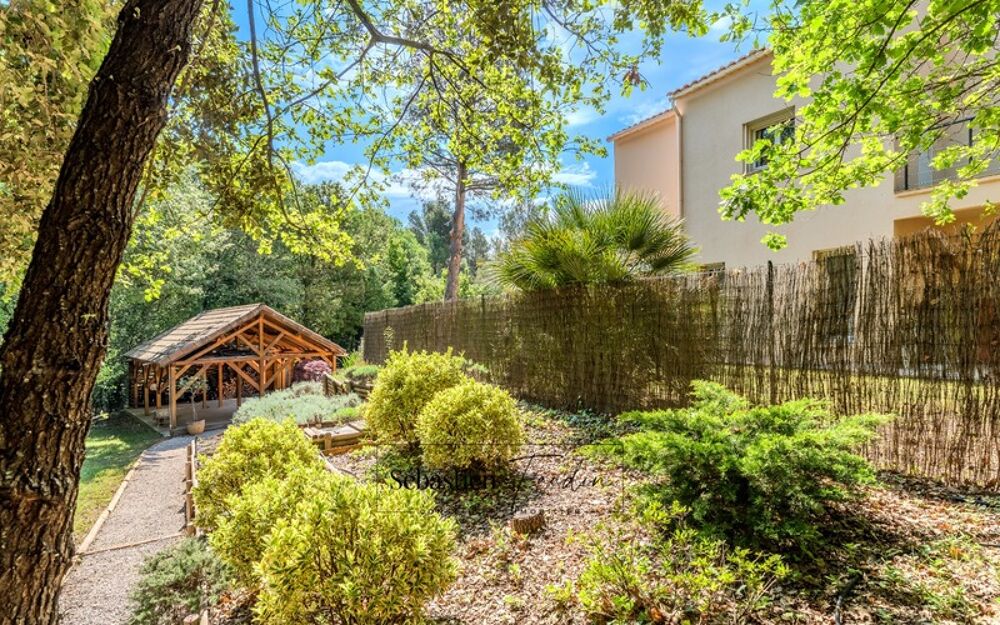 Vente Maison Domaine à vendre à Rousset à 15 minutes d'Aix-en-Provence - 8 000 m² - plusieurs logements - 262 m² habitables - calme absolu - Rousset