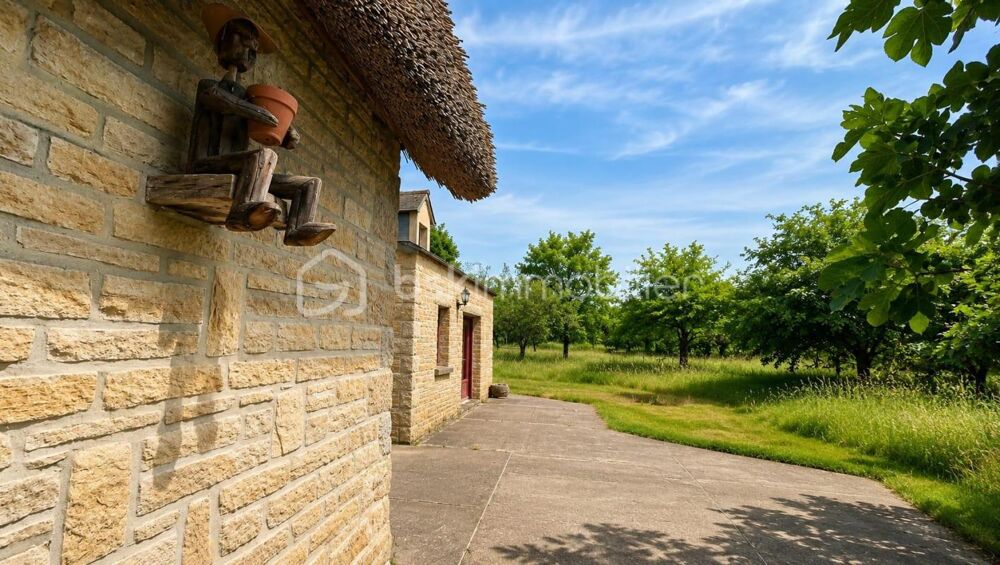 À 350m de la mer  Chaumière en pierre avec terrain en partie constructible !