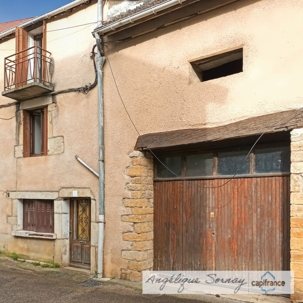 ? EXCLUSIVITÉ  Maison mitoyenne à fort potentiel de 229 m² sur 3 niveaux avec garage  Sellières