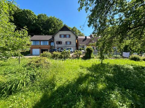   VIEUX-FERRETTE, propriété composé de 2maisons, dont une louée, sur 17.37ares. Enorme potentiel. Emplacement magnifique! Maison - 6 pièce(s) - 175 m²
