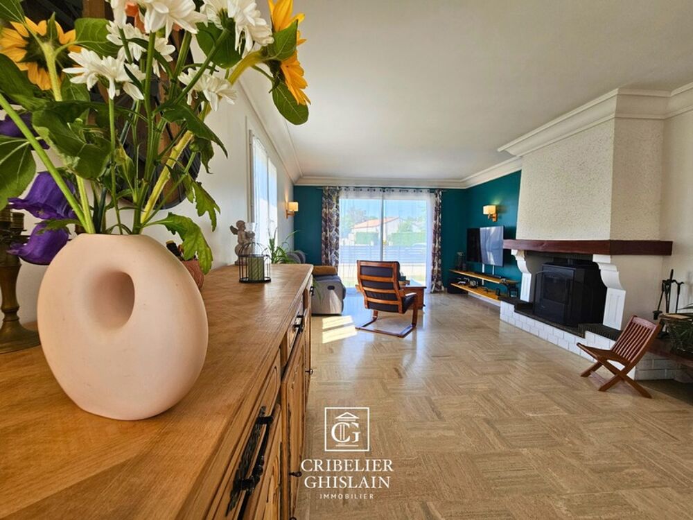 Maison familiale rénovée 240 m²  10 pièces  4 chambres  Essarts-en-Bocage (85)