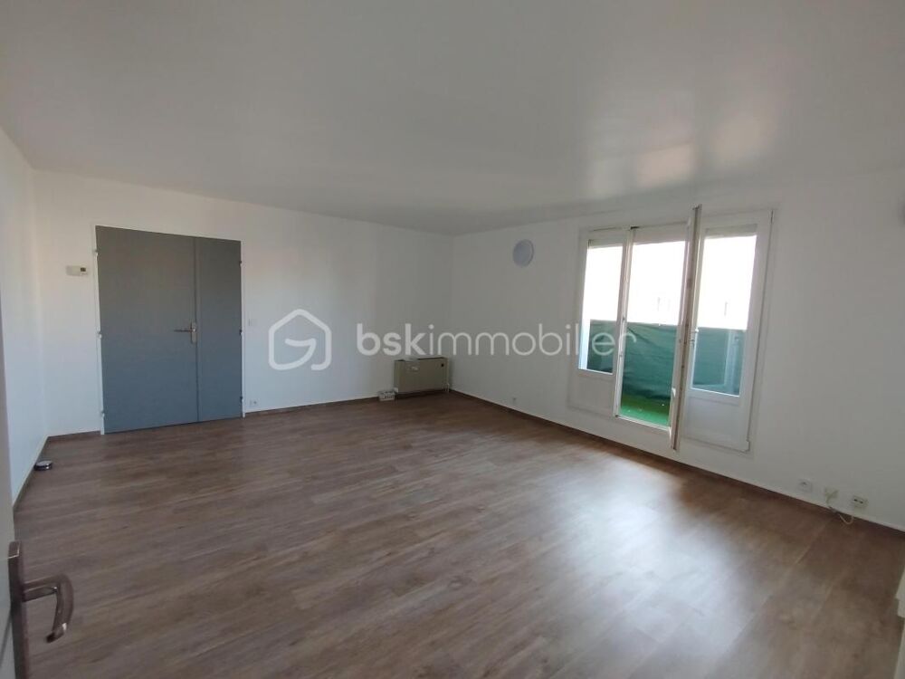 Vente Appartement Appartement 3 pièces avec balcon, place de parking et cave, proche RER A Champs-sur-Marne Noisy le grand