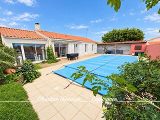 Vente Maison Maison à vendre Plain-Pied - 3 chambres - Garage - Piscine chauffée - Centre Ville SAINT GILLES CROIX DE VIE (85) Saint gilles croix de vie