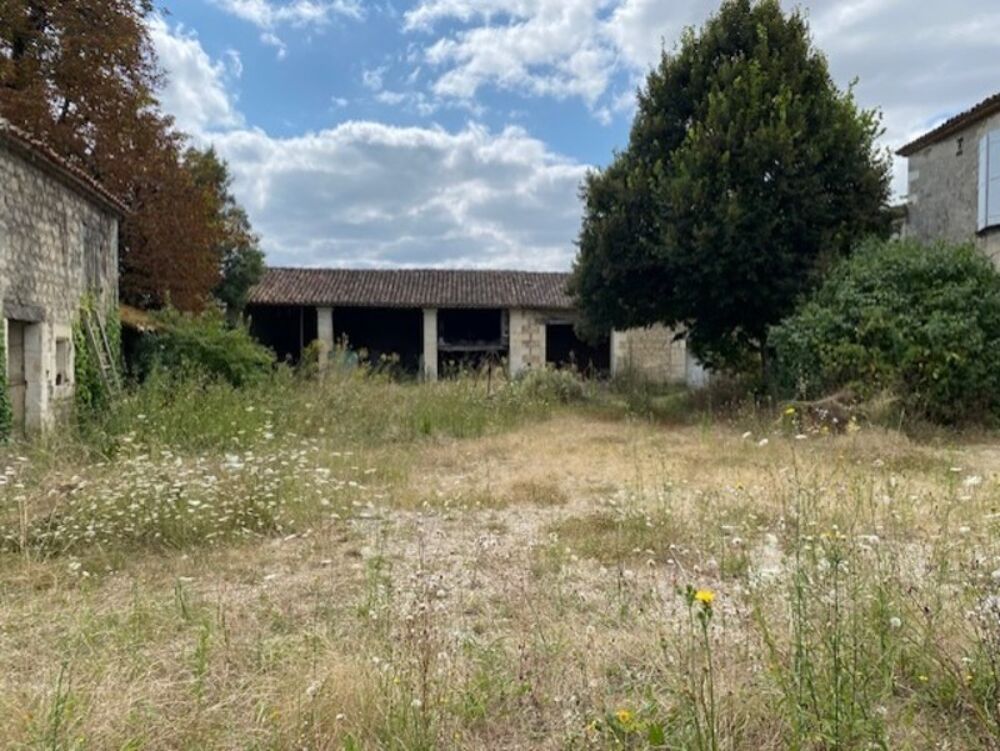Magnifique corps de ferme, en pierres, à rénover, proche du bourg de Vindelle
