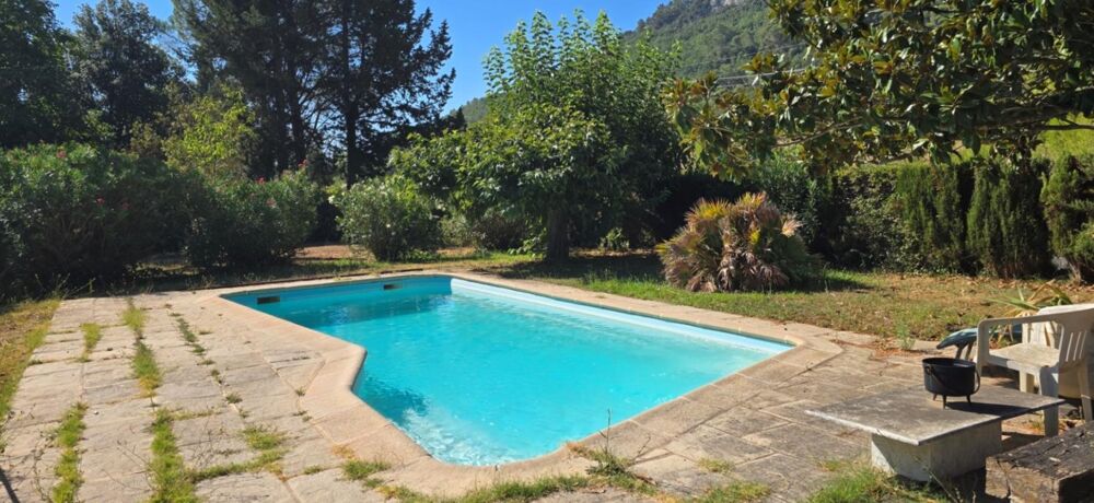Villa T4 de 93 m2 avec annexes et piscine sur 2229 m2 de terrain
