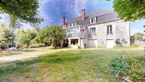   Une maison de caractre avec piscine intrieur au cur d'un environnement paisible Maison - 8 pice(s) - 241 m