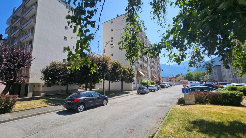 Appartement traversant 5P 82,60 m² Carrez avec balcon + cave Albertville (73200)