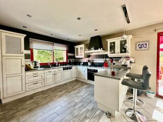  Maison  vendre 8 pices 260 m