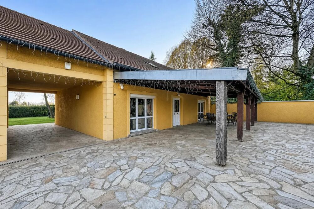 Maison familiale spacieuse à Gouvernes