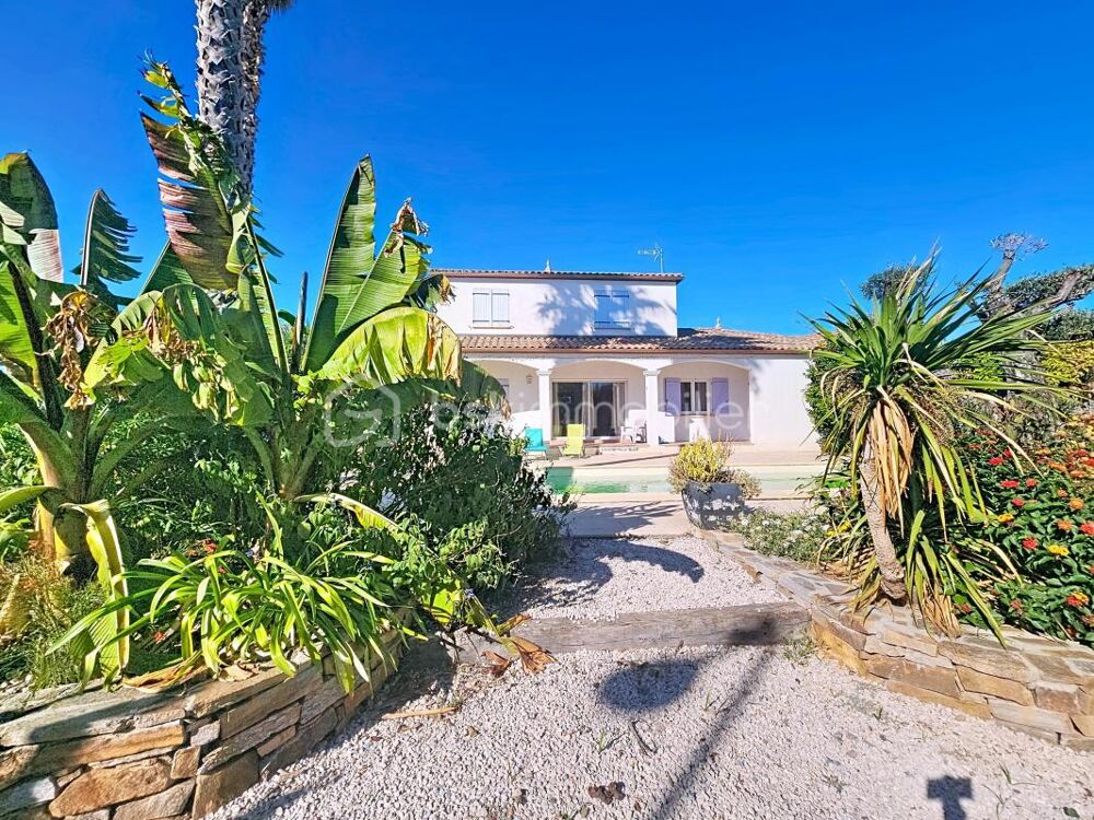 Villa traditionnelle avec garage et pisicine