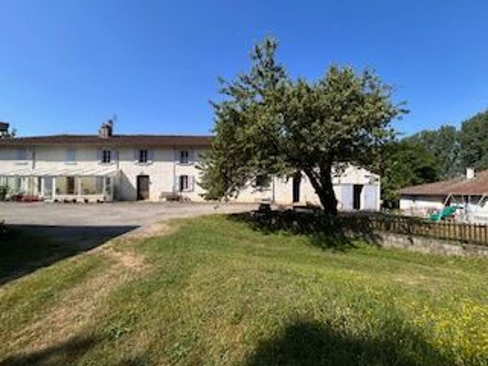 Tènement immobilier comprenant 3 batisses sur 2.5 hectares avec rivière